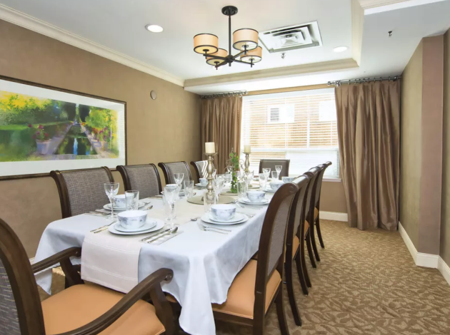 Maplecrest Village family dining room